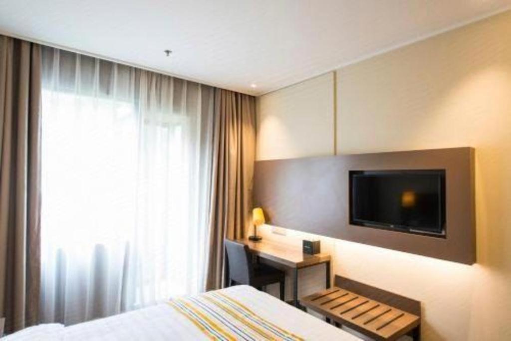 Home Inn Plus Shanghai New International Expo Center Yushan Road Yuanshen Sports Kültér fotó